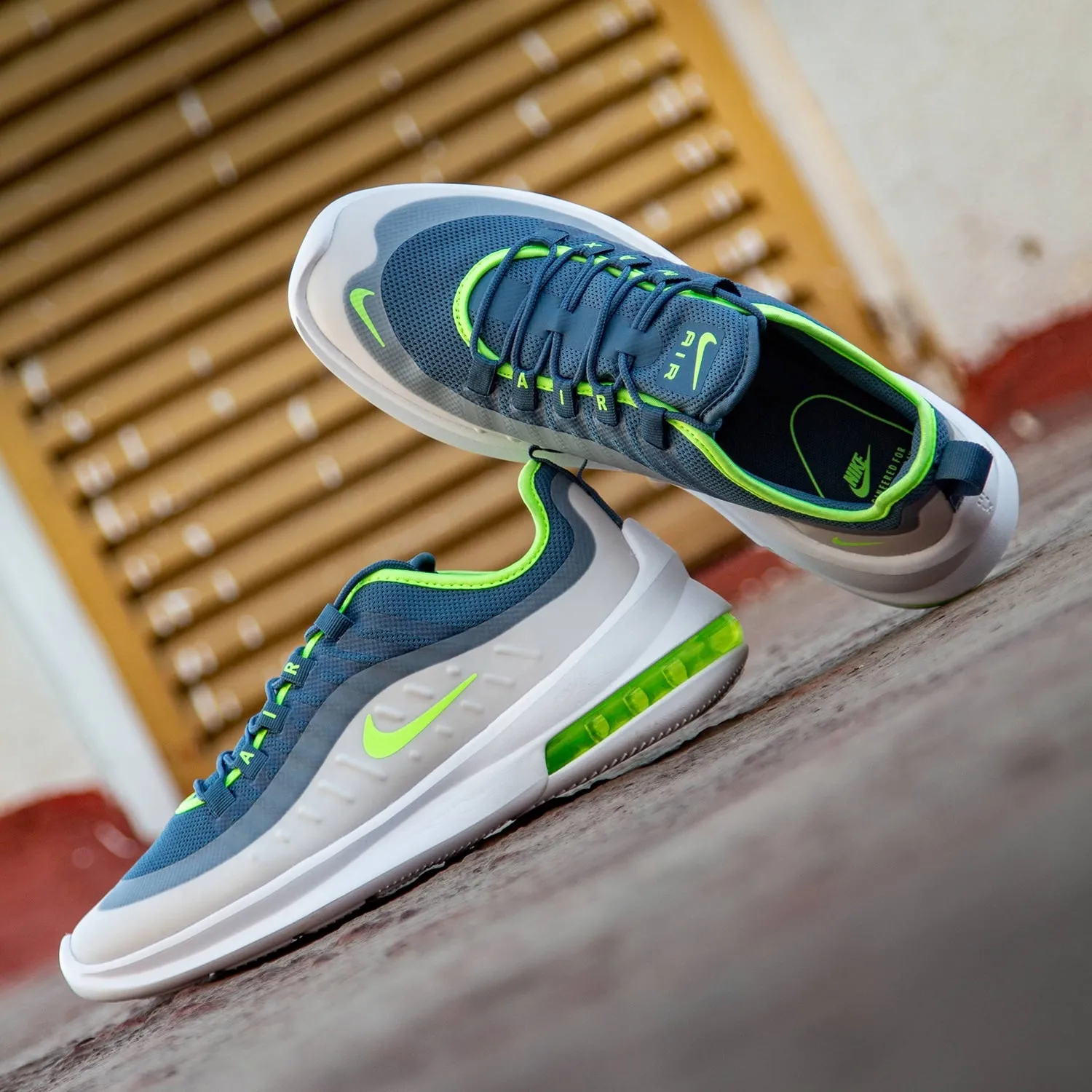 Air Max Axis