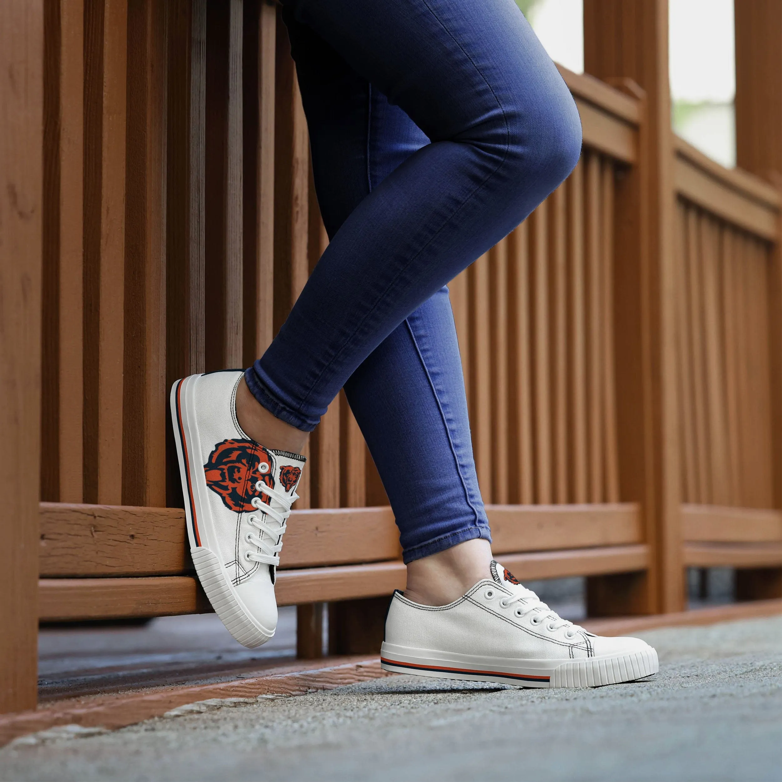 Chicago Bears Womens Big Logo Low Top White Canvas Shoes